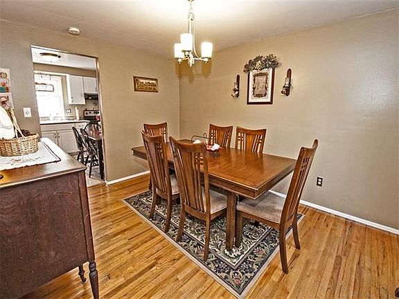 4th image of 2660 Elaine Dr