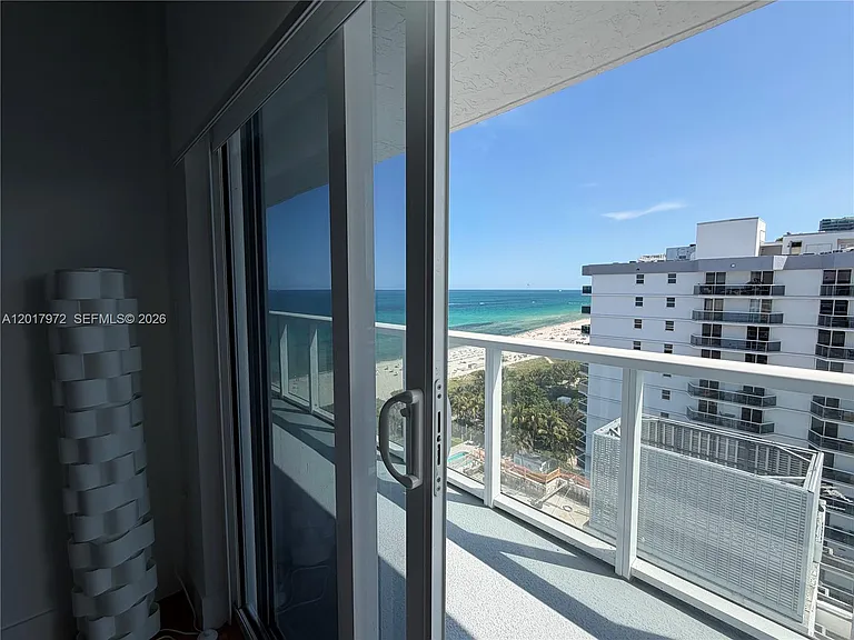 2457 Collins Ave #Penthouse 5 — Photo 16