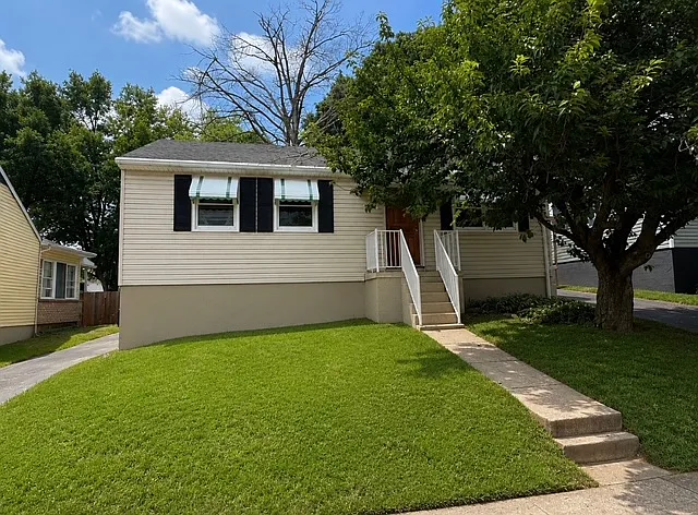 4 bed, 1500 sqft, $1,900 — Photo 2