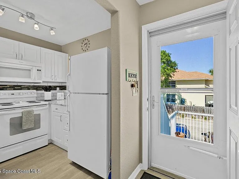 347 Ocean Park Ln — Photo 17