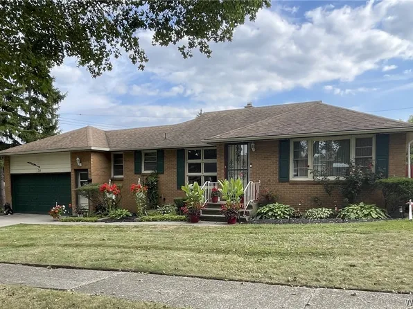 31 Pinewood Ter, Cheektowaga, NY 14225