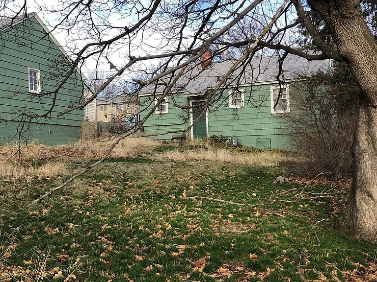 309 NW Cleveland St — Photo 36