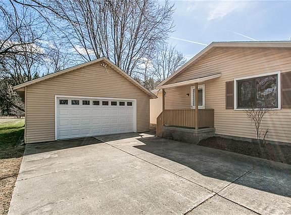 3rd image of 4181 Maes Dr