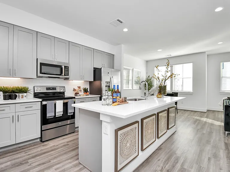 9029 Laverne Oak Ln — Photo 12