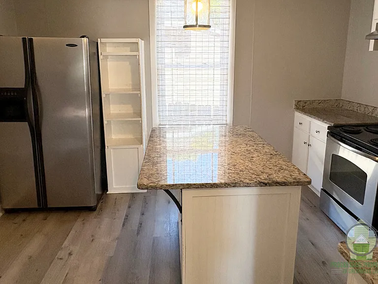 520 Perry Ave — Photo 5