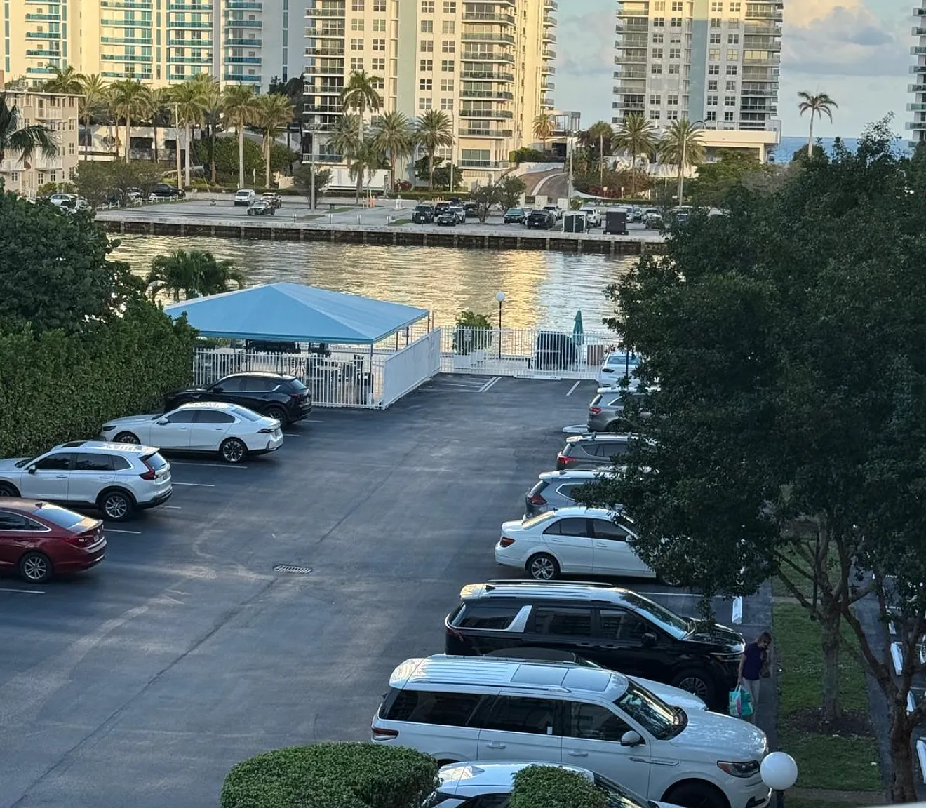 1 bed, 1.5 bath, 915 sqft, $1,950 — Photo 2