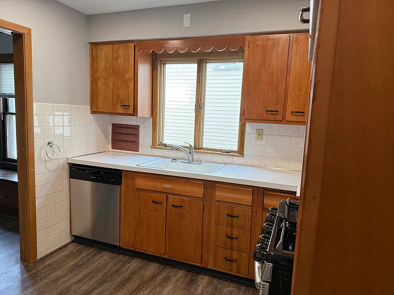 1640 Victoria Ave #1 — Photo 4