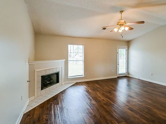 3rd image of 7292 Crystal Dr