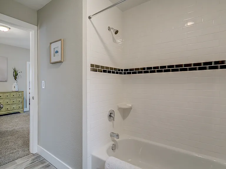 439 N Walnut St — Photo 42