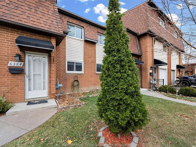 6384 Thornberry Cres — Photo 1
