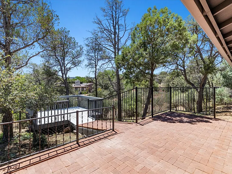 642 Sunrise Blvd — Photo 17