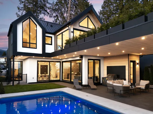 1066 Fulton Ave, West Vancouver, BC V7T 1N2