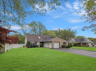 104 Sagebrush Ln, Islandia, NY 11749