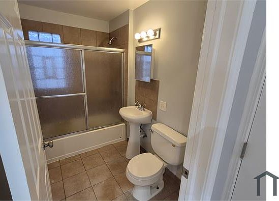 4th image of 6840 S Claremont Ave #2