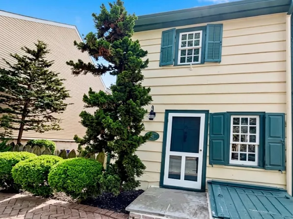 102 E Union St, Burlington, NJ 08016