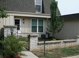 2656 SW Arrowhead Rd #B, Topeka, KS 66614