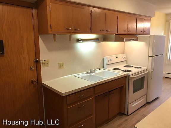 4th image of 996 Van Buren Ave APT 10
