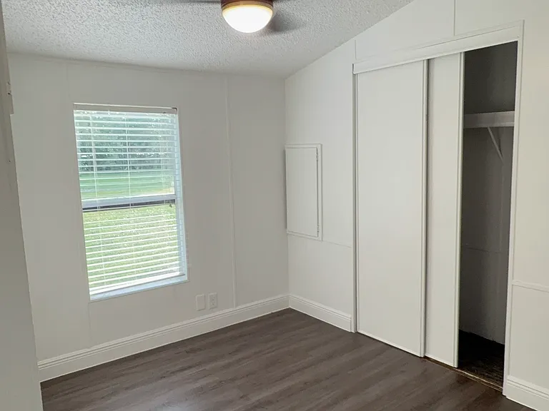 1051 Hawthorn St — Photo 34