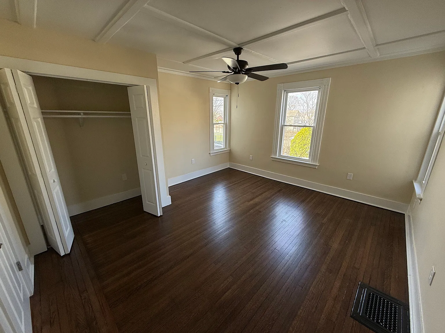 3 bed, 1000 sqft, $2,200 — Photo 4