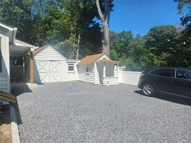 3 bed, 1.0 bath, 760 sqft, $3,600 — Photo 3