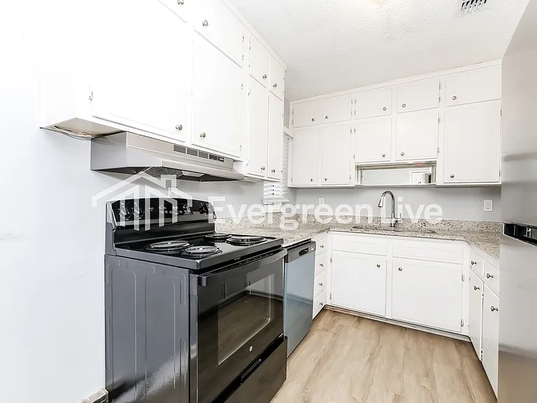 2103 Tegner Dr — Photo 7