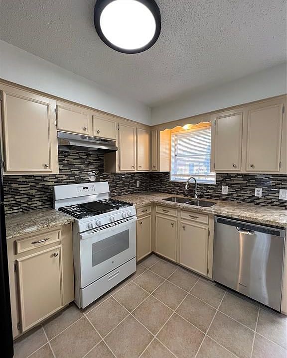 1st image of 1104 W Tri Oaks Ln APT 118