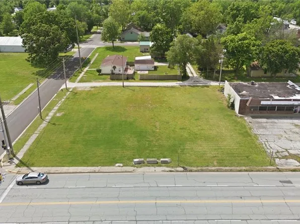 1119 East St, Iola, KS 66749