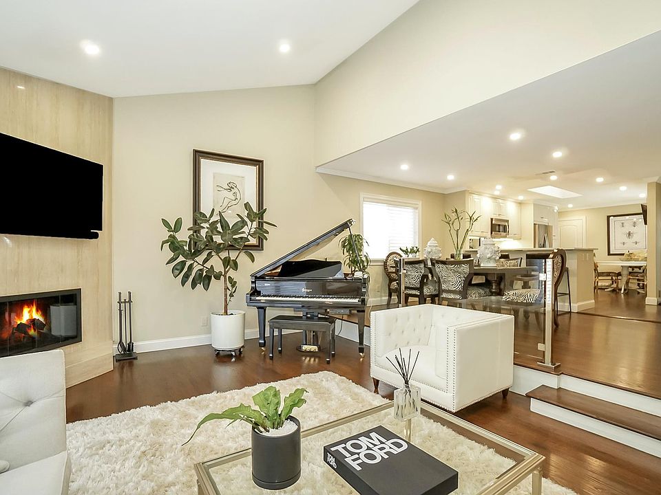 1st image of 28 Club House Ct Unit 28