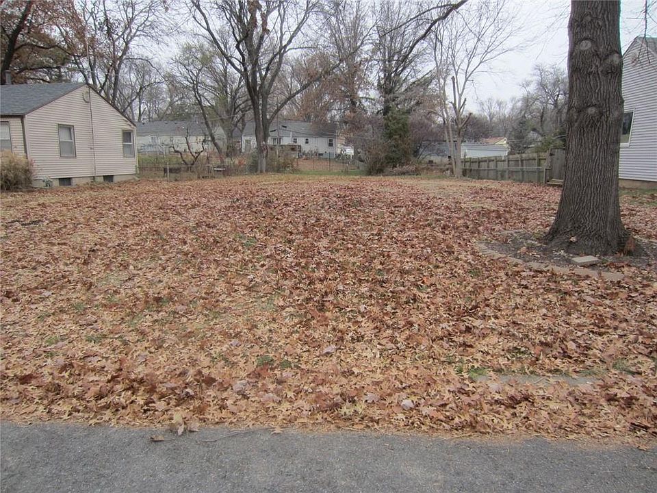 2nd image of 8714 W 82nd St