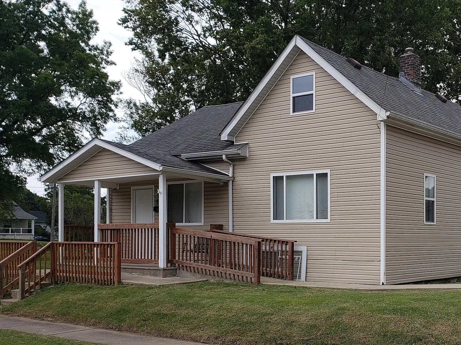 3 bed, 1439 sqft, $2,100 — Photo 2
