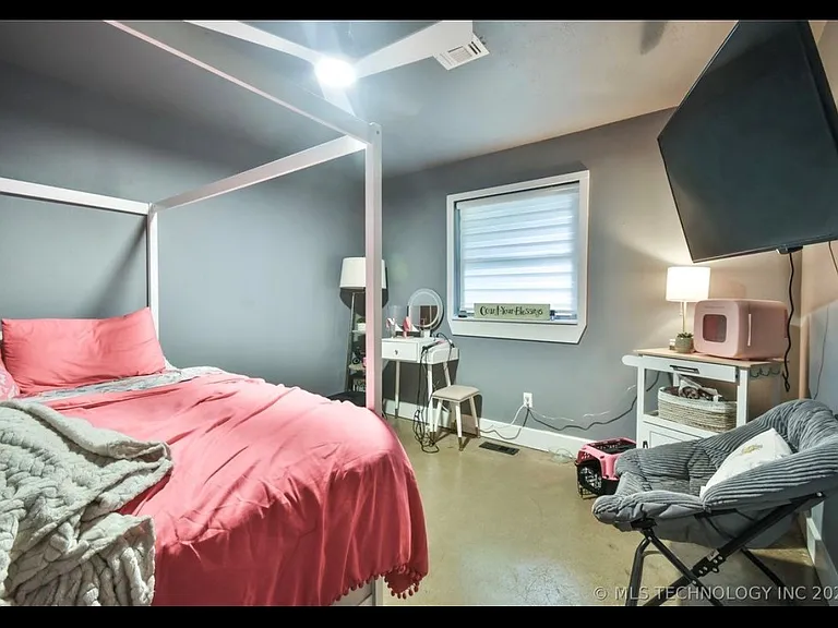 805 N Harville Rd — Photo 3