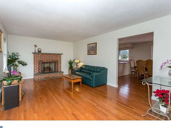 4th image of 103 Columbia Dr