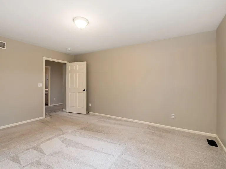 4779 Waldenwood Dr — Photo 23