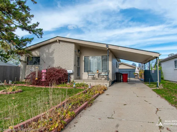 19771 Kemp St, Clinton Township, MI 48035