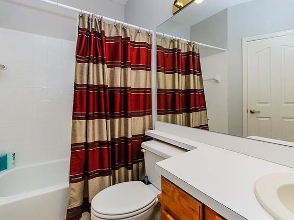 4th image of 7223 Jaffery Ct