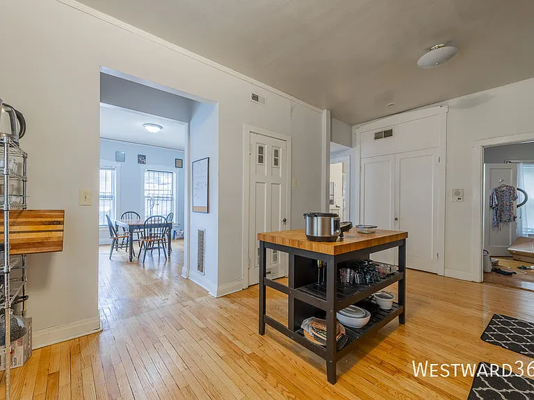 531 W Roscoe St #2R — Photo 3