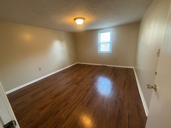 5th image of 123 Cowan St