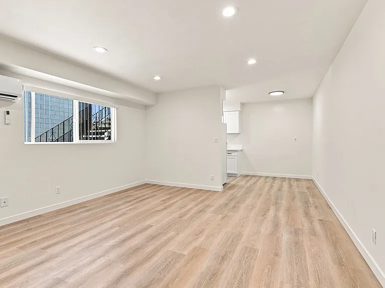 212 S Jackson St #3 — Photo 12