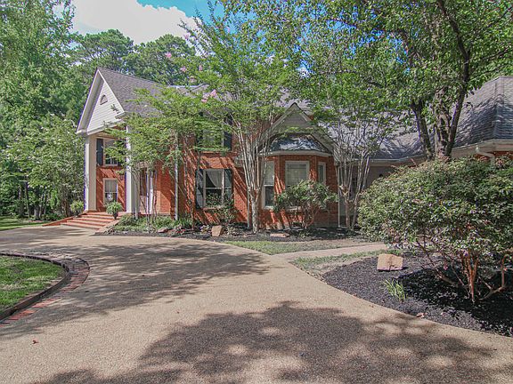 3rd image of 1815 Pine Knoll Dr