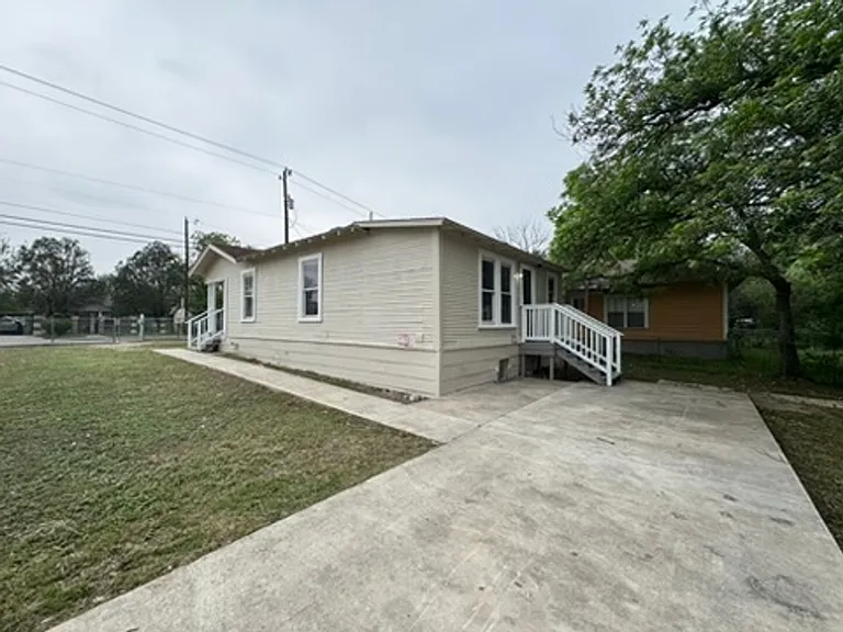 420 Clark Ave — Photo 17