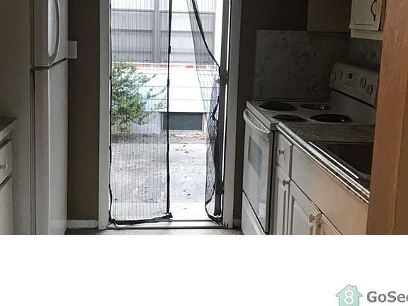3rd image of 11070 Peachtree Dr