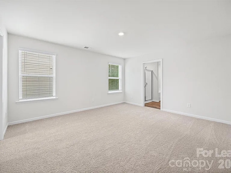 1010 Two Brothers Ln — Photo 16