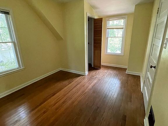 2nd image of 1260 Oxford Pl