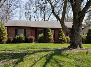 125 Summerglen Dr, Asheville, NC 28806