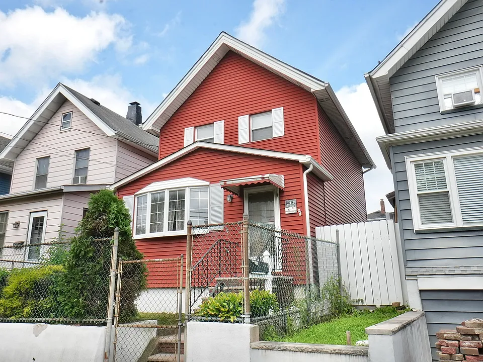 425 Davis Ave