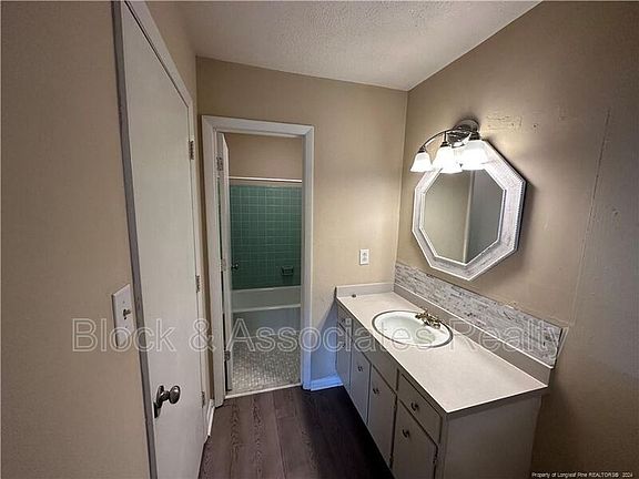 4th image of 4956 Fieldcrest Dr APT A