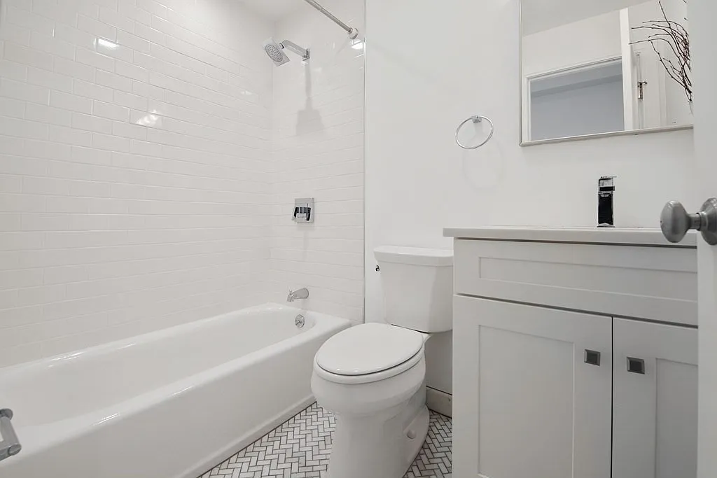 3 bed, 2.0 bath, 1206 sqft, $3,400 — Photo 3
