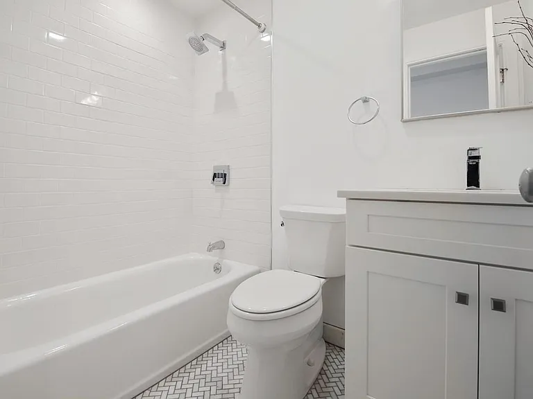 134 Warren St #1 — Photo 3