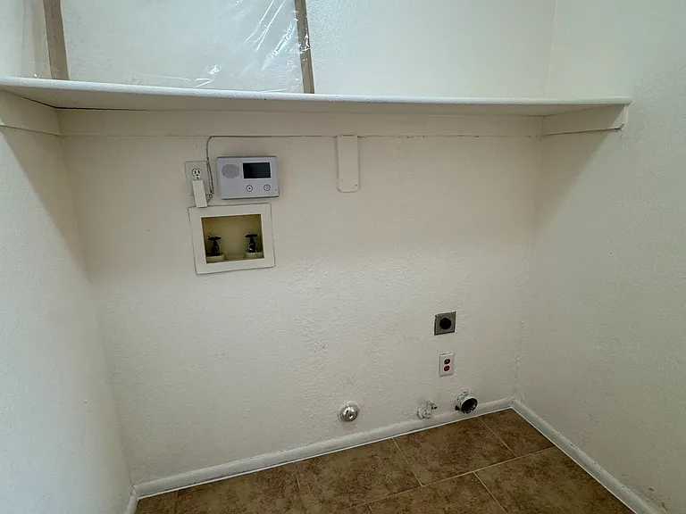 7815 S Wild Primrose Ave — Photo 12