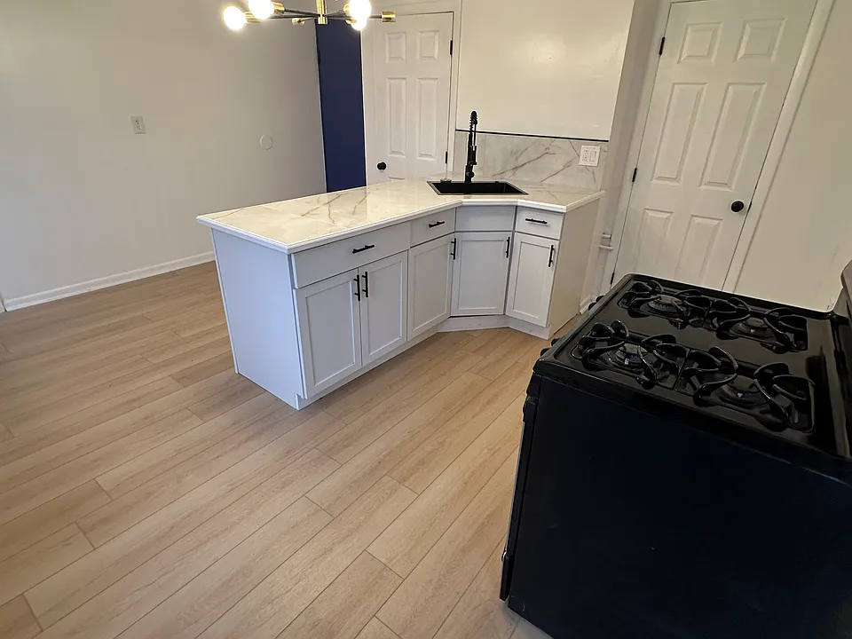 345 Myrtle St #3E